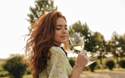 Le vin blanc nature : un allié pour vos apéritifs estivaux